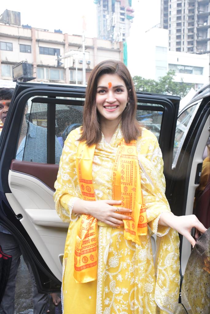Amidst the hustle and bustle of the industry, Kriti's visit showcased her deep-rooted connection to her values and beliefs.